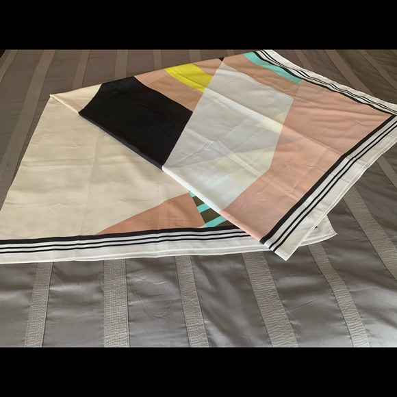 NWT H&M Oversized geometric multicolor scarf - Picture 6 of 9